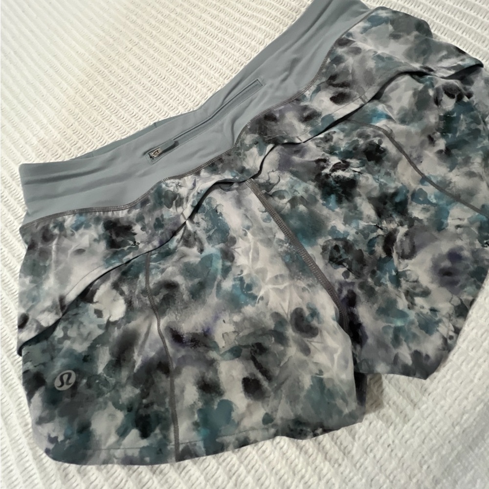 lululemon Blue and Gray Patterned Running Shorts Size 6 Regular